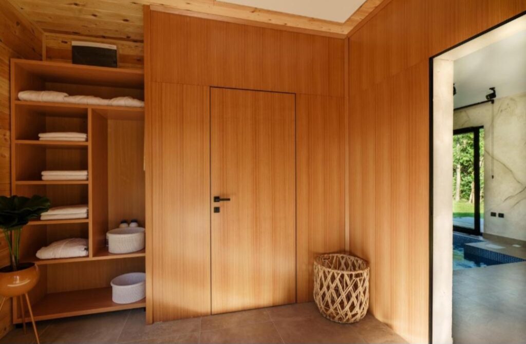 Screenshot_20251007_220143_Bookingcom