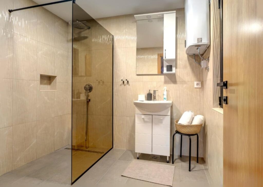 Screenshot_20251007_220250_Bookingcom